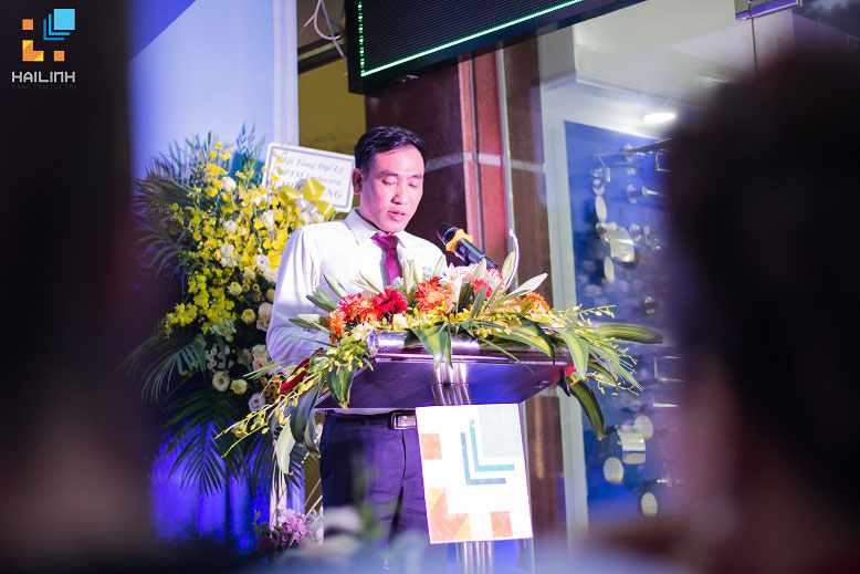 Giam-doc-nguyen-van-dien-phat-bieu-trong-le-khai-truong-showroom-moi-1.jpg