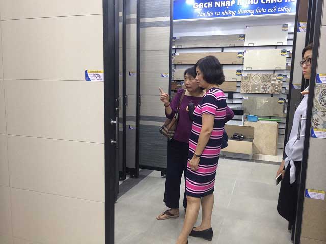 hot-ron-rang-he-sang-om-ngay-qua-khung-len-den-10-trieu-dong-004 hot-ron-rang-he-sang-om-ngay-qua-khung-len-den-10-trieu-dong-004.jpg