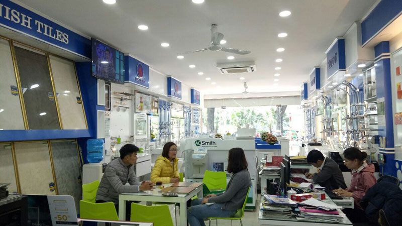 khach-tu-cac-tinh-do-ve-showroom-hai-linh-tan-huong-uu-dai-lon-3-1 khach-tu-cac-tinh-do-ve-showroom-hai-linh-tan-huong-uu-dai-lon-3.jpg