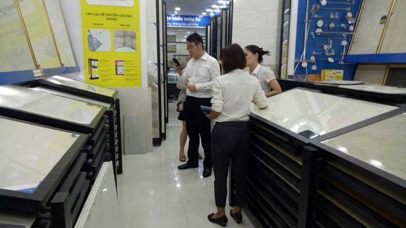 khach-tu-cac-tinh-do-ve-showroom-hai-linh-tan-huong-uu-dai-lon-7 khach-tu-cac-tinh-do-ve-showroom-hai-linh-tan-huong-uu-dai-lon-7.jpg