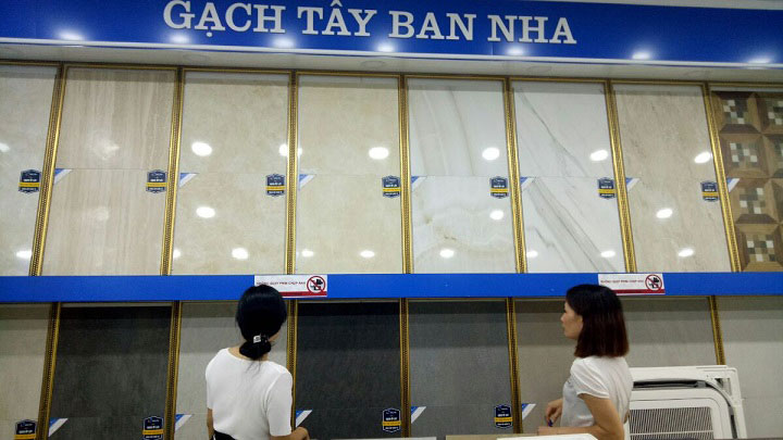 khach-tu-cac-tinh-do-ve-showroom-hai-linh-tan-huong-uu-dai-lon-8 khach-tu-cac-tinh-do-ve-showroom-hai-linh-tan-huong-uu-dai-lon-8.jpg