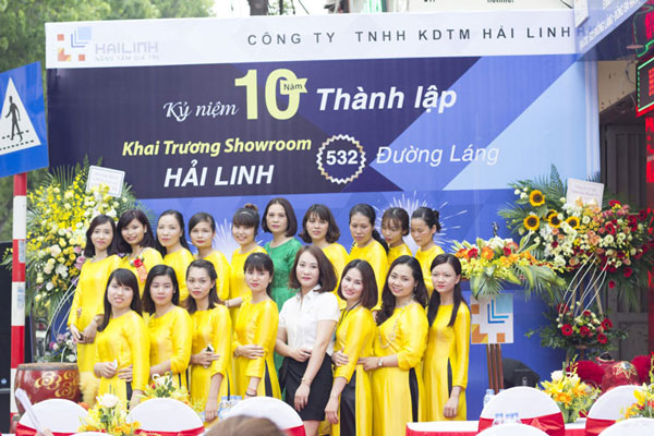 nhung-cung-bac-cam-xuc-cua-CBNV-hai-linh-trong-ngay-khai-truong-15.JPG