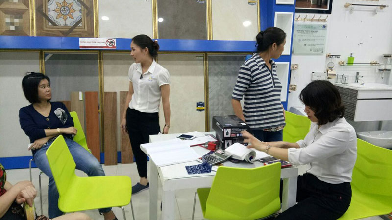 showroom-hai-linh-nuom-nuop-khach-chi-sau-1-ngay-ap-dung-uu-dai-tang-qua-5-1 showroom-hai-linh-nuom-nuop-khach-chi-sau-1-ngay-ap-dung-uu-dai-tang-qua-5.jpg