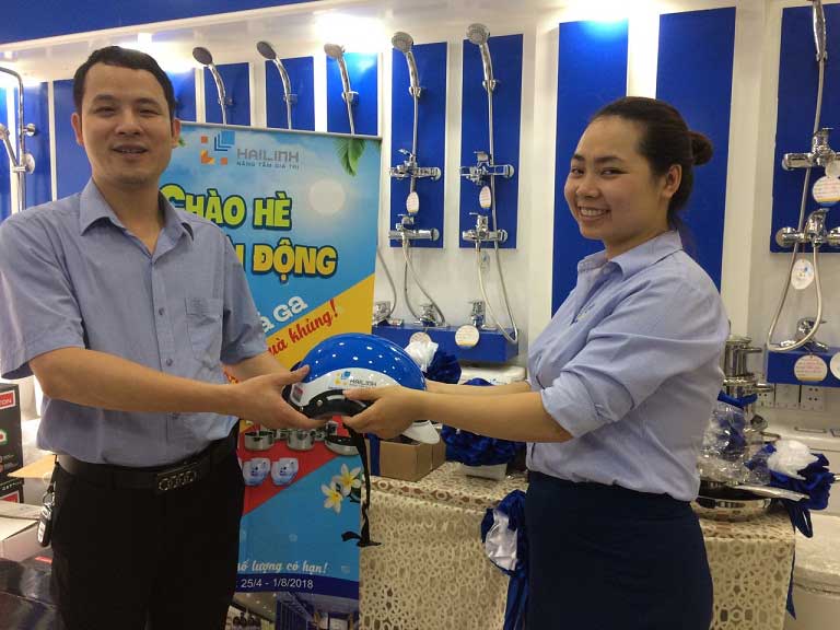 suc-nong-chuong-trinh-khuyen-mai-tang-qua-khung-tai-showroom-hai-linh-4.jpg