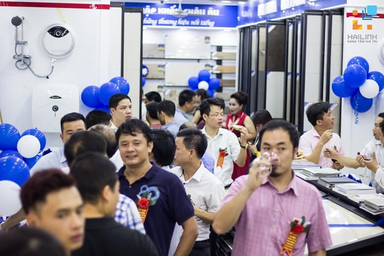 toan-canh-le-ky-niem-va-khai-truong-showroom-hai-linh-532-duong-lang011.jpg