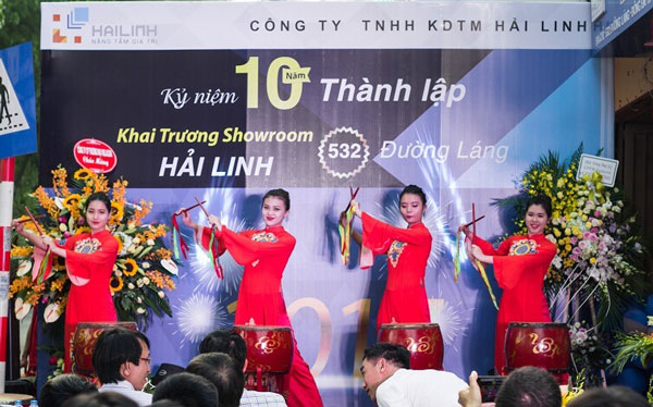 toan-canh-le-ky-niem-va-khai-truong-showroom-hai-linh-532-duong-lang3.jpg