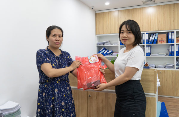 Công đoàn Hải Linh tặng quà 1/6 con em cán bộ nhân viên