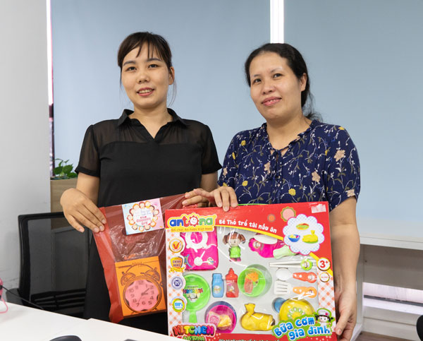 Công đoàn Hải Linh tặng quà 1/6 con em cán bộ nhân viên