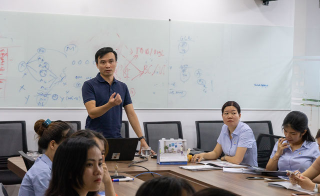 Hải Linh tổ chức buổi đào tạo kiến thức sản phẩm mới Keo ốp lát Asia Star